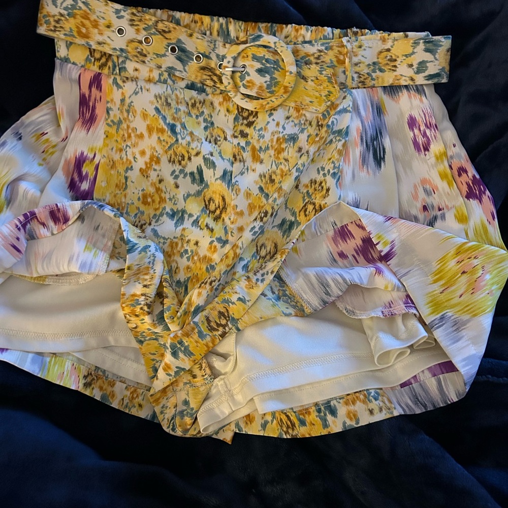 Entro Floral Women’s Shorts Similar to Zimmermann Style Shorts - Picture 12 of 15